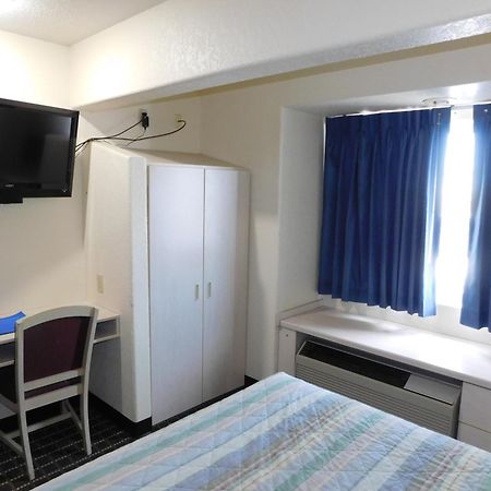 Travelodge By Wyndham تشادرون المظهر الخارجي الصورة