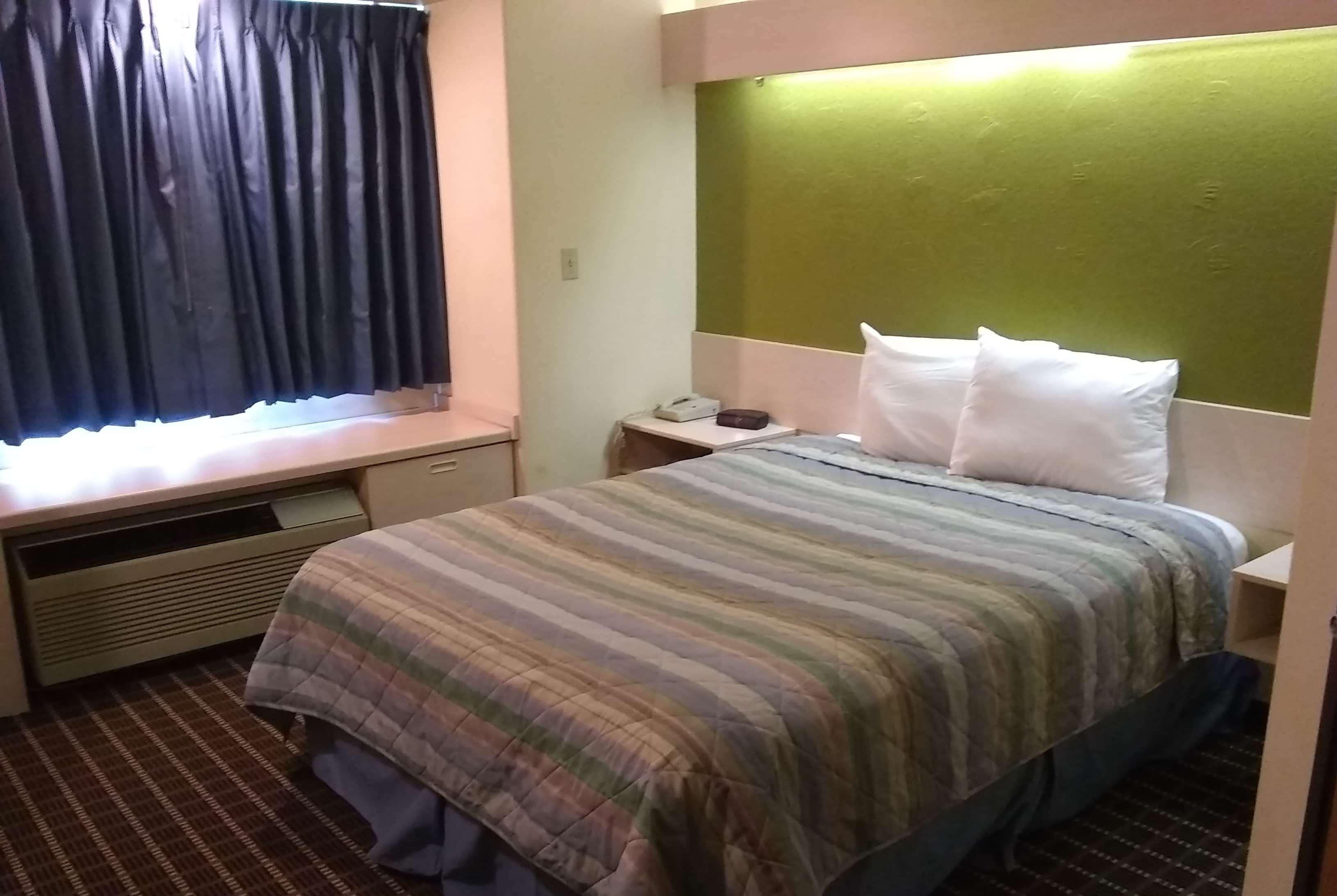 Travelodge By Wyndham تشادرون المظهر الخارجي الصورة