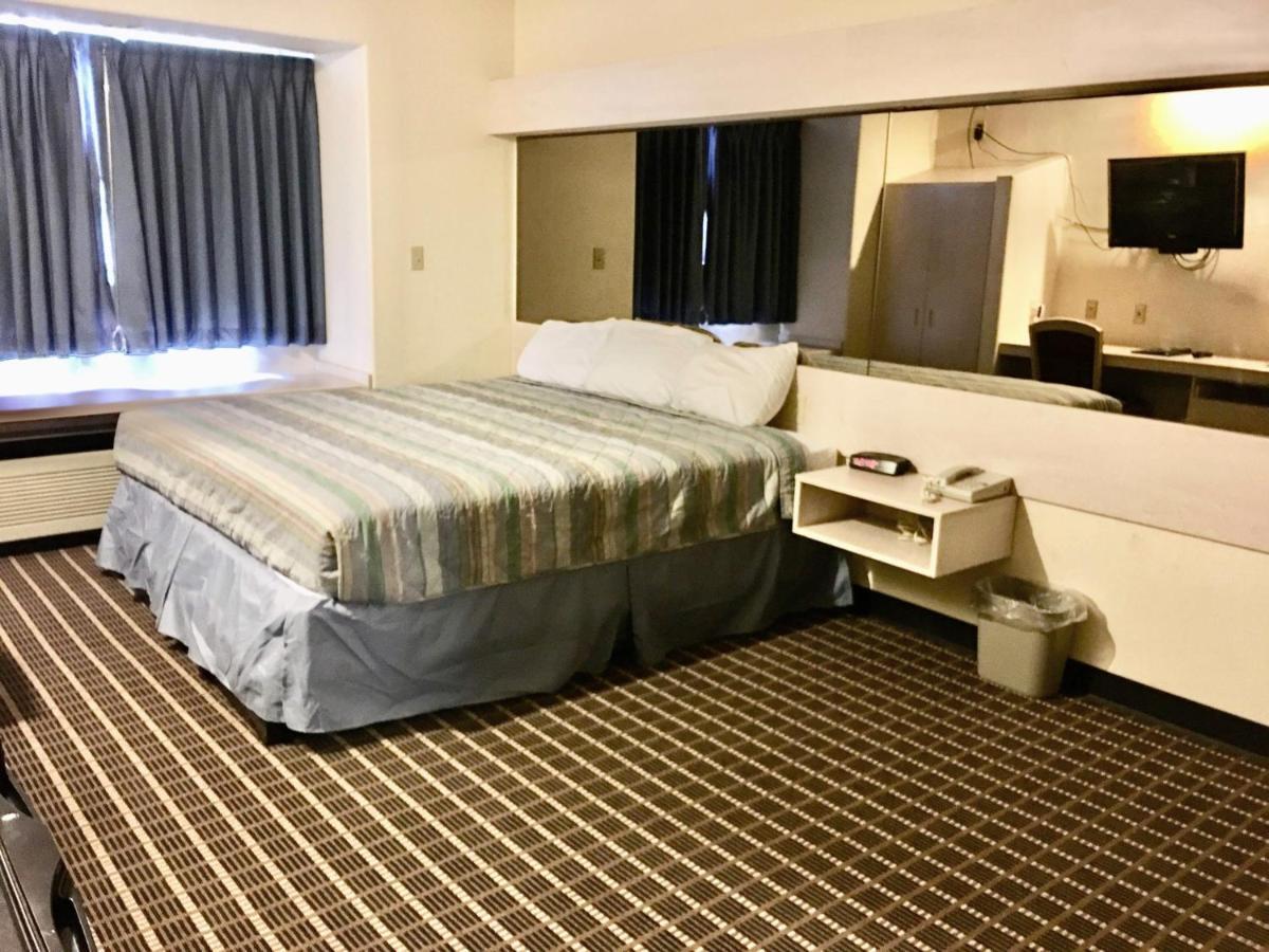 Travelodge By Wyndham تشادرون المظهر الخارجي الصورة