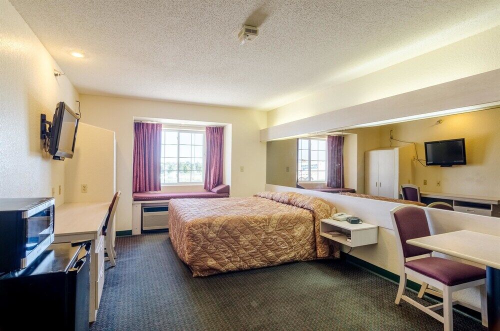 Travelodge By Wyndham تشادرون المظهر الخارجي الصورة